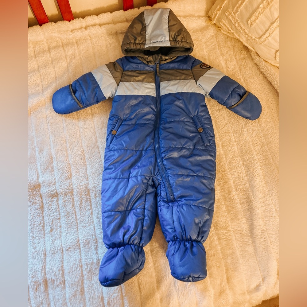 R. 1881 Like New Baby’s Snowsuit Size 12 Months